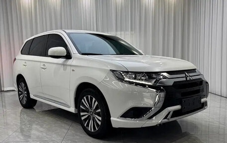 Mitsubishi Outlander III рестайлинг 3, 2022 год, 1 765 069 рублей, 3 фотография