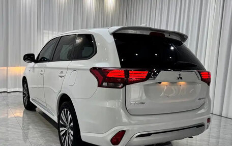 Mitsubishi Outlander III рестайлинг 3, 2022 год, 1 765 069 рублей, 4 фотография