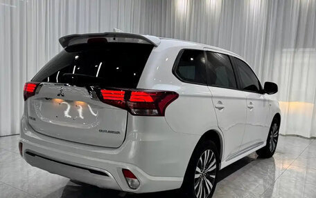 Mitsubishi Outlander III рестайлинг 3, 2022 год, 1 765 069 рублей, 6 фотография