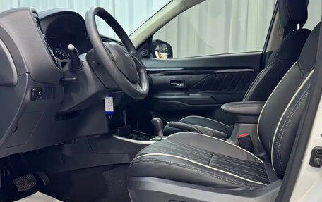 Mitsubishi Outlander III рестайлинг 3, 2022 год, 1 765 069 рублей, 10 фотография