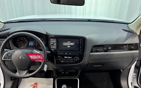 Mitsubishi Outlander III рестайлинг 3, 2022 год, 1 765 069 рублей, 8 фотография