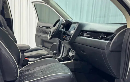 Mitsubishi Outlander III рестайлинг 3, 2022 год, 1 765 069 рублей, 13 фотография