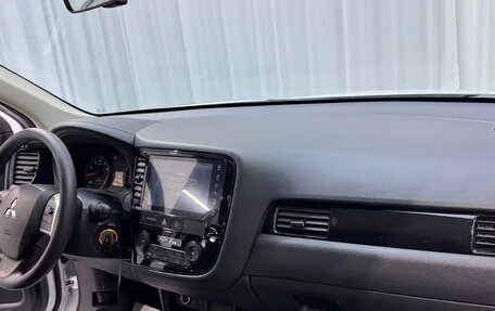 Mitsubishi Outlander III рестайлинг 3, 2022 год, 1 765 069 рублей, 11 фотография