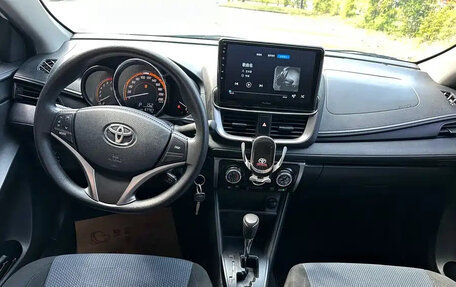 Toyota Yaris XP150 рестайлинг, 2022 год, 1 050 000 рублей, 10 фотография
