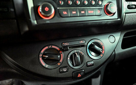 Nissan Note II рестайлинг, 2011 год, 680 000 рублей, 15 фотография
