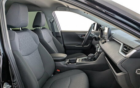 Toyota RAV4, 2021 год, 3 350 000 рублей, 24 фотография