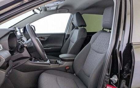 Toyota RAV4, 2021 год, 3 350 000 рублей, 21 фотография