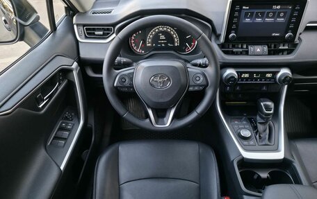 Toyota RAV4, 2020 год, 3 690 000 рублей, 10 фотография