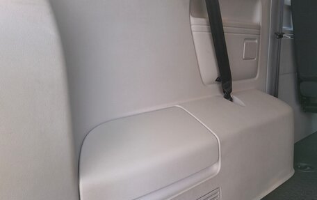 Volkswagen Caravelle T6 рестайлинг, 2019 год, 4 500 000 рублей, 26 фотография