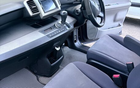Honda Freed I, 2010 год, 900 000 рублей, 8 фотография