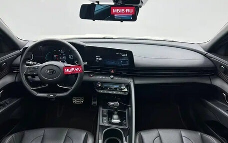 Hyundai Elantra, 2023 год, 1 400 000 рублей, 12 фотография