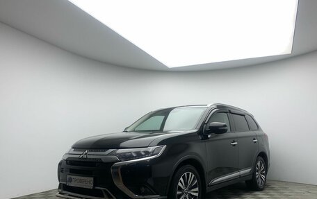 Mitsubishi Outlander III рестайлинг 3, 2019 год, 2 132 000 рублей, 3 фотография