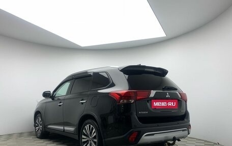 Mitsubishi Outlander III рестайлинг 3, 2019 год, 2 132 000 рублей, 5 фотография