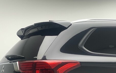 Mitsubishi Outlander III рестайлинг 3, 2019 год, 2 132 000 рублей, 10 фотография