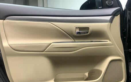 Mitsubishi Outlander III рестайлинг 3, 2019 год, 2 132 000 рублей, 15 фотография