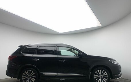 Mitsubishi Outlander III рестайлинг 3, 2019 год, 2 132 000 рублей, 8 фотография