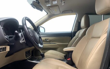 Mitsubishi Outlander III рестайлинг 3, 2019 год, 2 132 000 рублей, 18 фотография