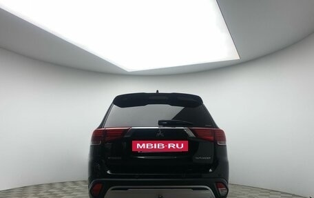 Mitsubishi Outlander III рестайлинг 3, 2019 год, 2 132 000 рублей, 6 фотография