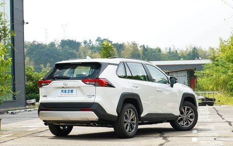 Toyota RAV4, 2025 год, 3 950 000 рублей, 4 фотография