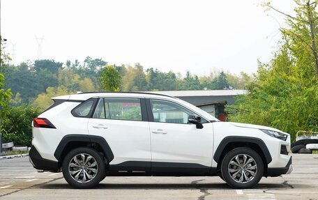 Toyota RAV4, 2025 год, 3 950 000 рублей, 7 фотография
