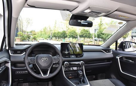 Toyota RAV4, 2025 год, 3 950 000 рублей, 10 фотография