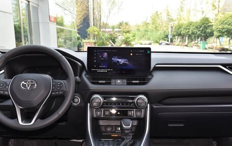 Toyota RAV4, 2025 год, 3 950 000 рублей, 11 фотография