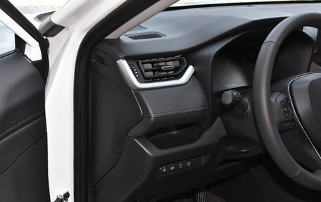 Toyota RAV4, 2025 год, 3 950 000 рублей, 12 фотография