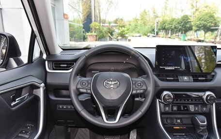 Toyota RAV4, 2025 год, 3 950 000 рублей, 14 фотография