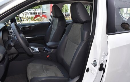 Toyota RAV4, 2025 год, 3 950 000 рублей, 19 фотография