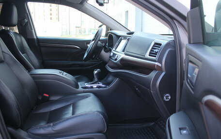 Toyota Highlander III, 2014 год, 2 590 000 рублей, 16 фотография