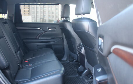 Toyota Highlander III, 2014 год, 2 590 000 рублей, 17 фотография