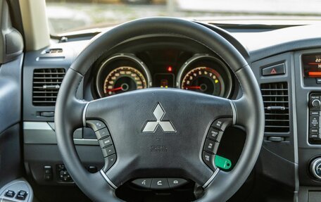 Mitsubishi Pajero IV рестайлинг 2, 2012 год, 2 198 000 рублей, 16 фотография