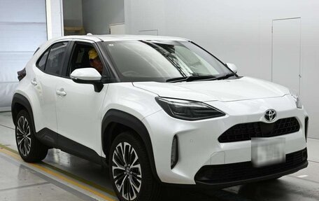 Toyota Yaris Cross, 2023 год, 1 150 000 рублей, 3 фотография