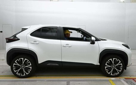 Toyota Yaris Cross, 2023 год, 1 150 000 рублей, 8 фотография