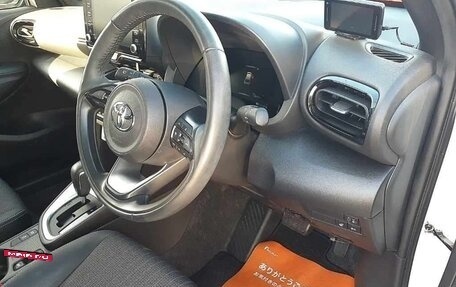 Toyota Yaris Cross, 2023 год, 1 150 000 рублей, 9 фотография