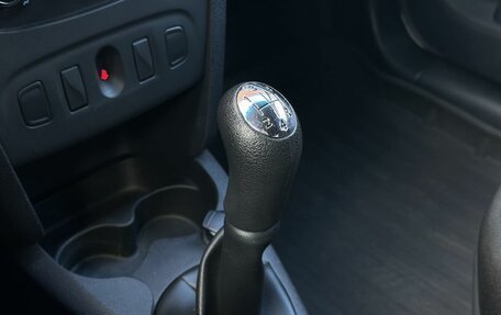 Renault Logan II, 2017 год, 599 000 рублей, 17 фотография