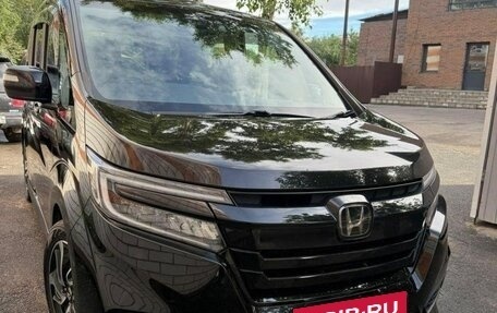 Honda Stepwgn IV рестайлинг, 2018 год, 1 960 000 рублей, 1 фотография