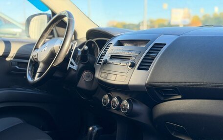 Mitsubishi Outlander III рестайлинг 3, 2011 год, 1 033 000 рублей, 14 фотография