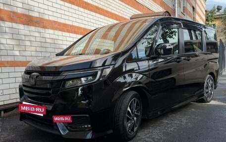 Honda Stepwgn IV рестайлинг, 2018 год, 1 960 000 рублей, 2 фотография