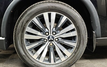 Mitsubishi Outlander III рестайлинг 3, 2018 год, 1 899 000 рублей, 9 фотография