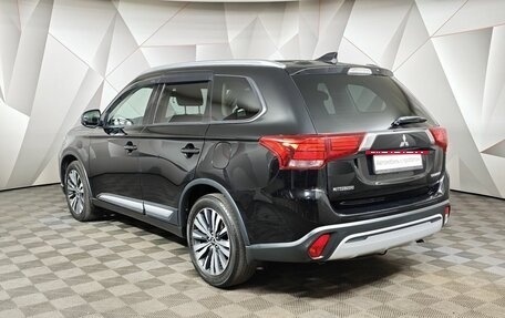 Mitsubishi Outlander III рестайлинг 3, 2018 год, 1 899 000 рублей, 4 фотография