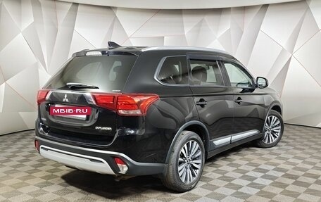 Mitsubishi Outlander III рестайлинг 3, 2018 год, 1 899 000 рублей, 2 фотография