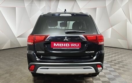 Mitsubishi Outlander III рестайлинг 3, 2018 год, 1 899 000 рублей, 8 фотография
