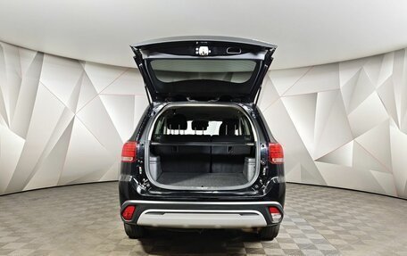 Mitsubishi Outlander III рестайлинг 3, 2018 год, 1 899 000 рублей, 12 фотография