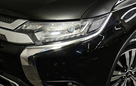 Mitsubishi Outlander III рестайлинг 3, 2018 год, 1 899 000 рублей, 10 фотография