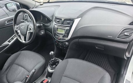 Hyundai Solaris II рестайлинг, 2011 год, 799 000 рублей, 5 фотография