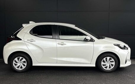 Toyota Yaris, 2023 год, 1 052 000 рублей, 4 фотография