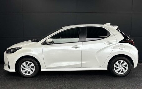 Toyota Yaris, 2023 год, 1 052 000 рублей, 2 фотография