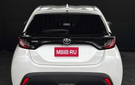 Toyota Yaris, 2023 год, 1 052 000 рублей, 3 фотография