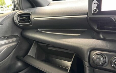 Toyota Yaris, 2023 год, 1 052 000 рублей, 8 фотография